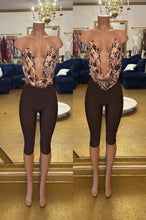 Load image into Gallery viewer, Demure