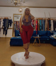 Load image into Gallery viewer, Demure