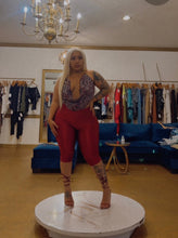 Load image into Gallery viewer, Demure